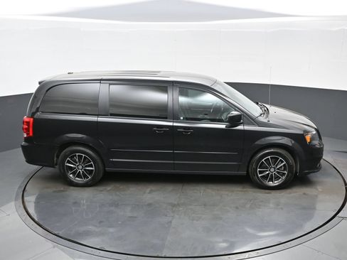 Used 2017 Dodge Grand Caravan GT FWD image 39