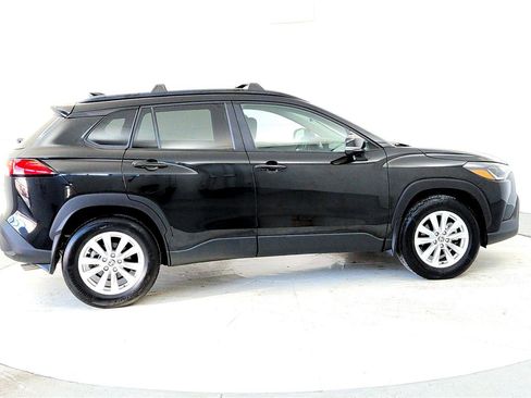 Used 2023 Toyota Corolla Cross LE w/ Moonroof Package image 6