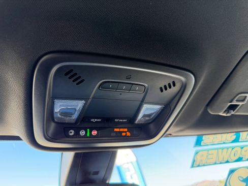 Used 2023 Chevrolet Traverse LT image 34