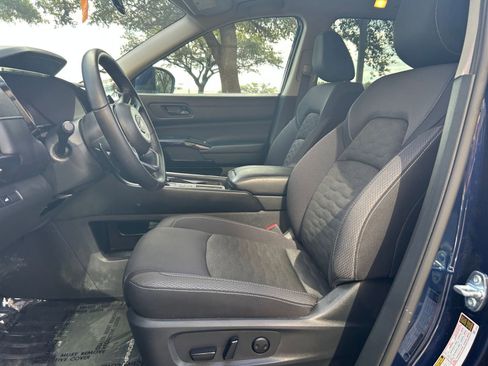 Used 2025 Nissan Pathfinder SV image 27