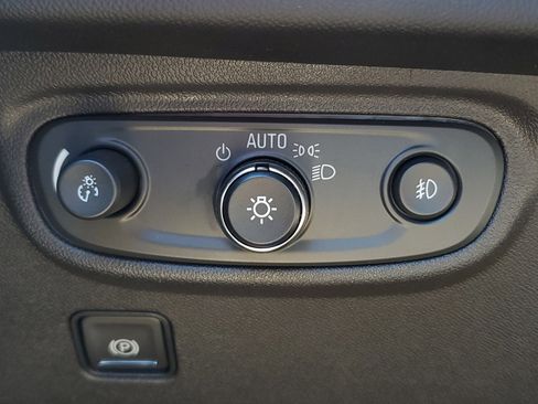 Used 2024 GMC Terrain SLT image 34