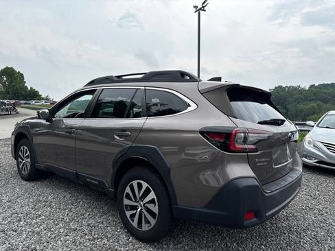 Used 2023 Subaru Outback Premium AWD/4WD image 3