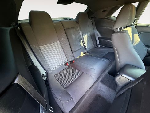 Used 2019 Dodge Challenger SXT image 18