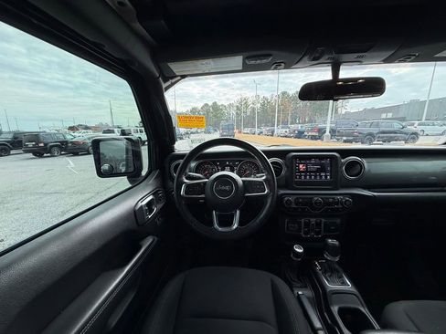 Used 2020 Jeep Wrangler Unlimited Sahara image 13