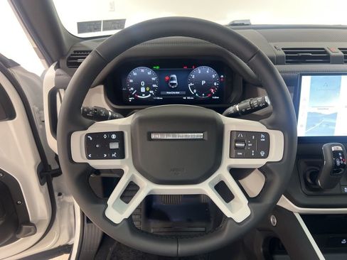 Used 2025 Land Rover Defender 90 S image 14