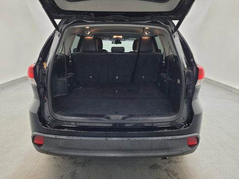 Used 2019 Toyota Highlander LE image 29