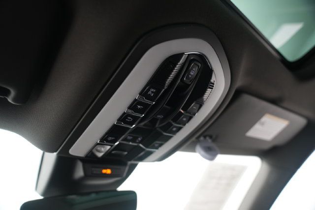 Certified 2026 Porsche Macan AWD/4WD image 47