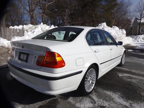 Used 2002 BMW 330xi Sedan image 8