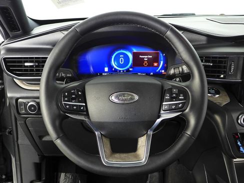 Used 2020 Ford Explorer Platinum w/ Premium Technology Package AWD/4WD image 29