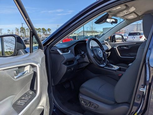 Used 2024 Toyota RAV4 XLE image 31