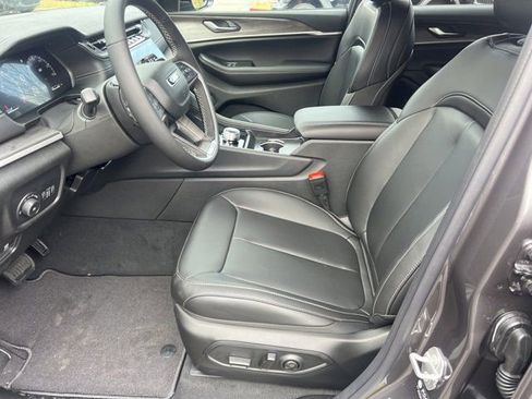 New 2025 Jeep Grand Cherokee Limited image 9