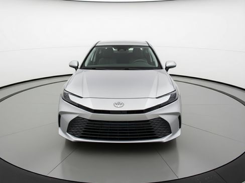 Used 2025 Toyota Camry LE image 2
