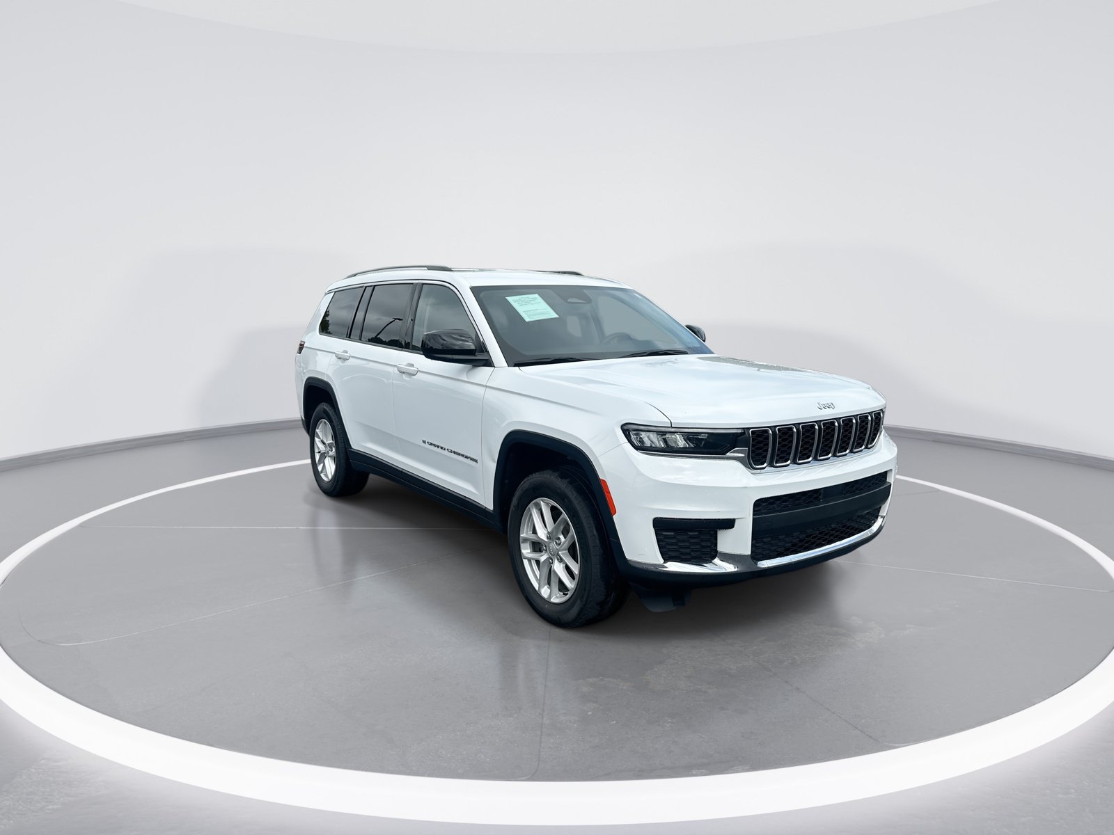 Used 2023 Jeep Grand Cherokee L Laredo AWD/4WD image 2