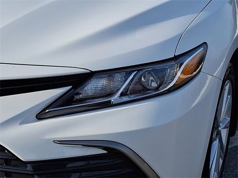 Certified 2021 Toyota Camry LE image 9