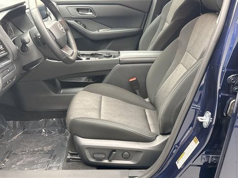 Used 2025 Nissan Rogue SV AWD/4WD image 11