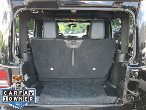 Used 2018 Jeep Wrangler Sahara AWD/4WD image 28