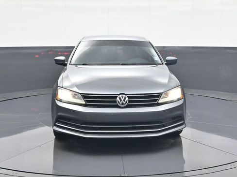 Used 2017 Volkswagen Jetta S image 2