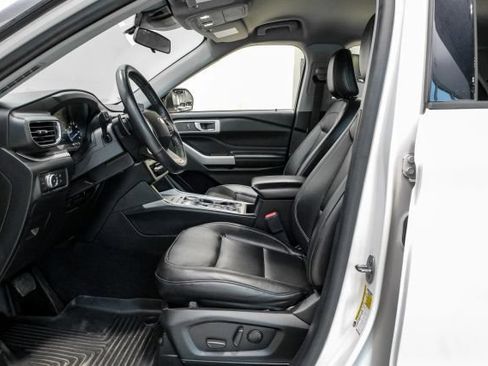 Used 2020 Ford Explorer XLT w/ Equipment Group 202A AWD/4WD image 6