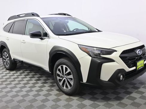 Used 2025 Subaru Outback Premium image 8