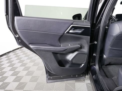 Used 2024 Mitsubishi Outlander SE AWD/4WD image 16