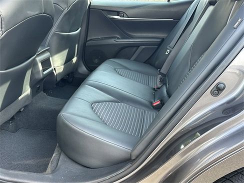 Used 2020 Toyota Camry SE image 21
