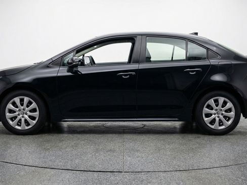 Used 2025 Toyota Corolla LE image 5