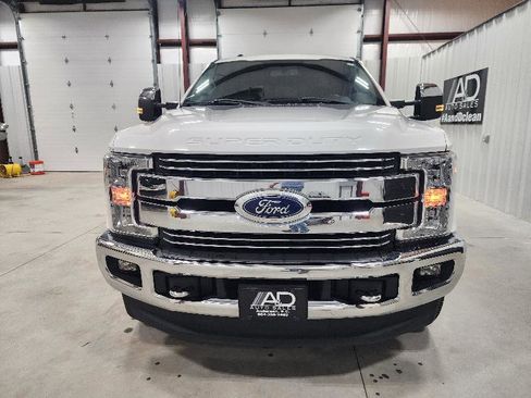 Used 2018 Ford F350 Lariat w/ Chrome Package image 4