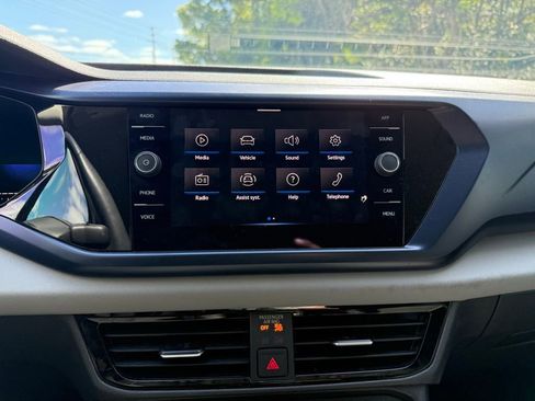 Used 2022 Volkswagen Taos SE image 23