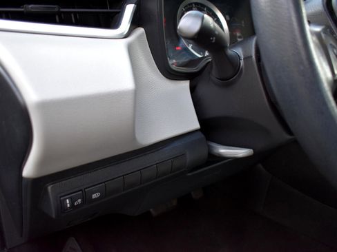 Used 2021 Toyota Corolla LE image 39