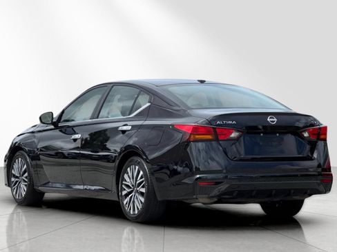 Used 2024 Nissan Altima 2.5 SV FWD image 6