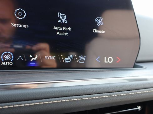 New 2025 Chevrolet Suburban Premier image 13