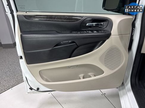 Used 2017 Dodge Grand Caravan SE w/ Power Window Group image 9