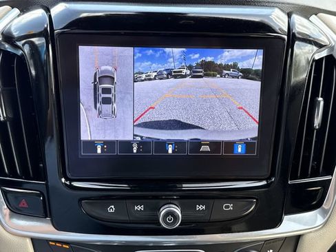 Used 2023 Chevrolet Traverse Premier FWD image 20