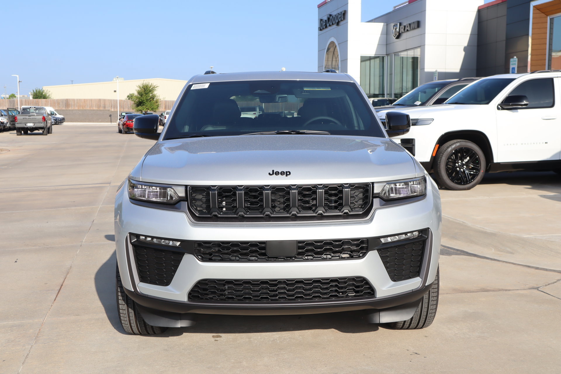 New 2026 Jeep Grand Cherokee Limited w/ Limited Altitude Package AWD/4WD image 10
