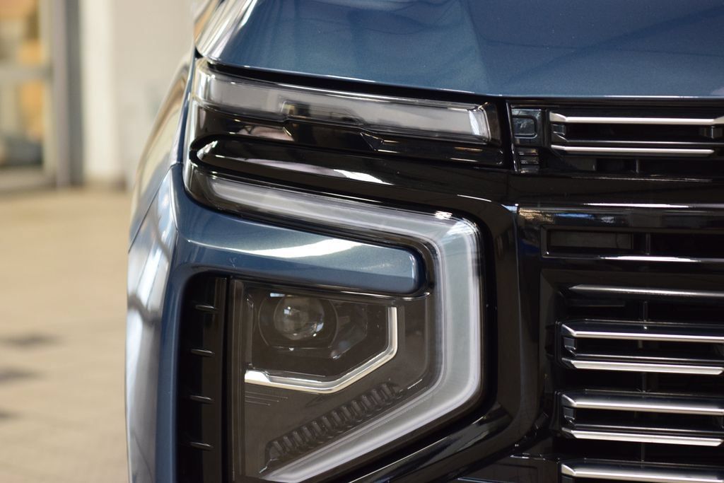 Used 2025 Chevrolet Suburban High Country AWD/4WD image 12