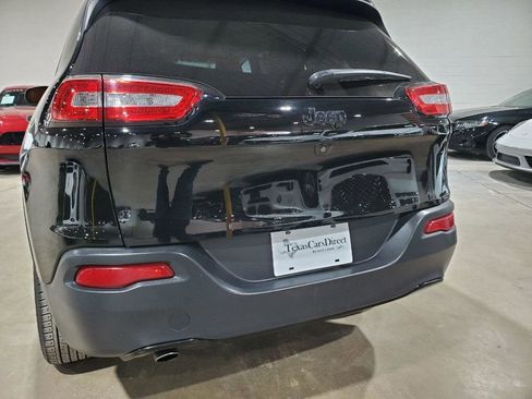 Used 2018 Jeep Cherokee Latitude w/ Altitude Package image 44