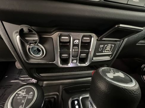 Used 2025 Jeep Wrangler Unlimited Sahara w/ Safety Group AWD/4WD image 35