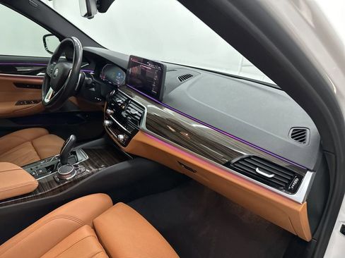 Used 2021 BMW 540i w/ Premium Package image 28