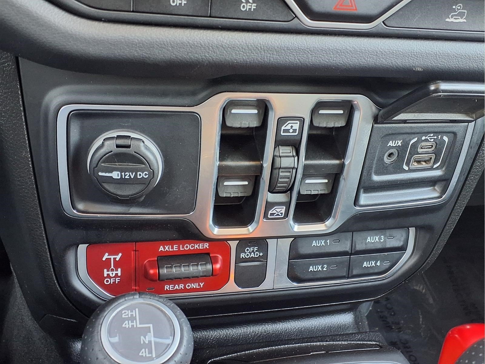 Used 2025 Jeep Gladiator Mojave w/ Convenience Group AWD/4WD image 13