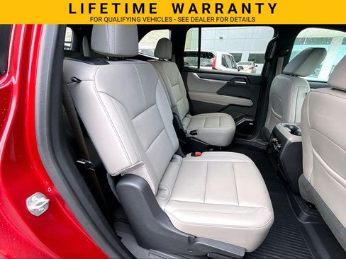 Used 2025 GMC Acadia Elevation w/ Elevation Premium Package AWD/4WD image 23