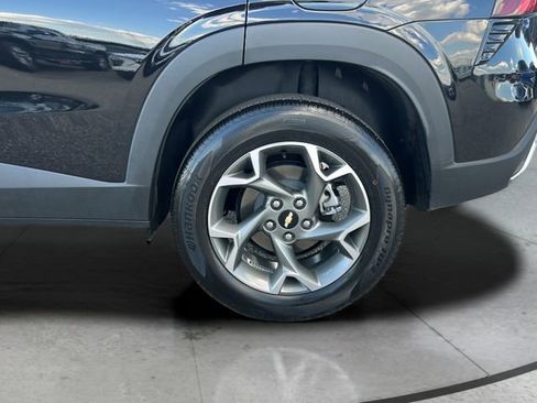 Used 2025 Chevrolet Trax LT w/ LT Convenience Package image 28