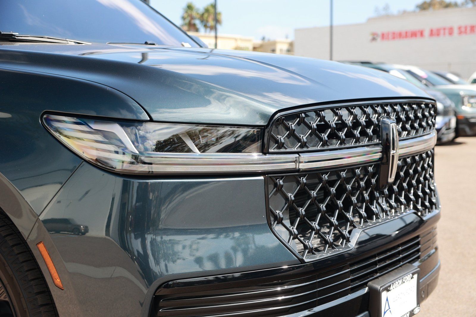 Used 2025 Lincoln Navigator L Reserve w/ Jet Appearance Package AWD/4WD image 9