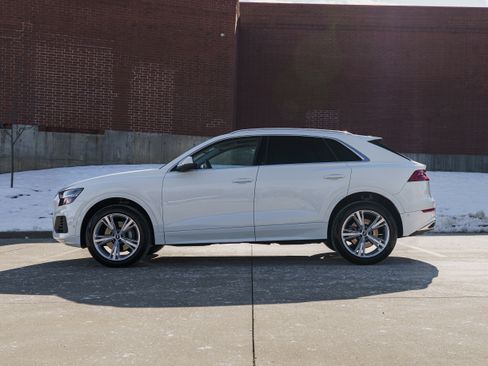 Used 2023 Audi Q8 Premium w/ Convenience Package image 6