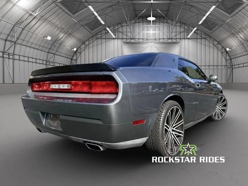 Used 2011 Dodge Challenger RWD image 4