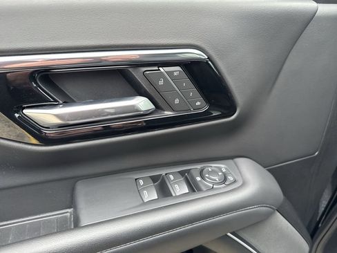 Certified 2025 Chevrolet Suburban Z71 AWD/4WD image 20