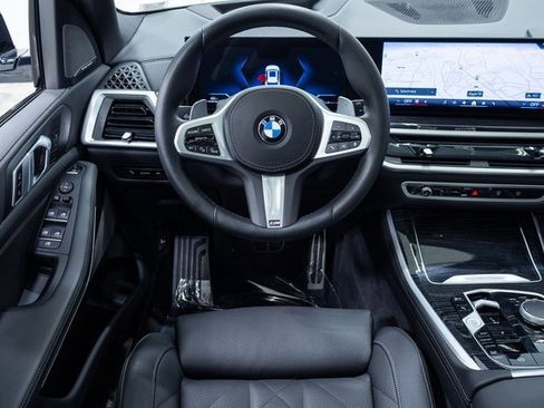 Used 2025 BMW X5 xDrive40i w/ M Sport Package image 3