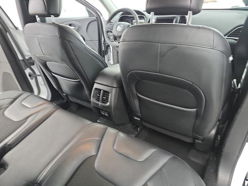 Used 2021 Jeep Cherokee Latitude Plus image 11