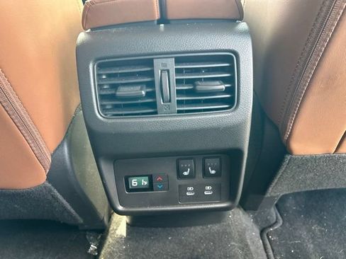 Used 2024 Nissan Rogue Platinum w/ Platinum Premium Package FWD image 17