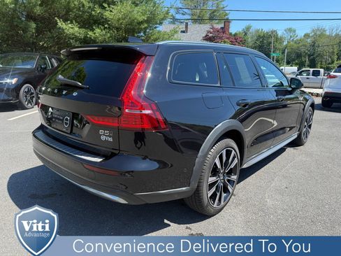 Certified 2025 Volvo V60 B5 Cross Country Ultra w/ Protection Package Premier AWD/4WD image 8