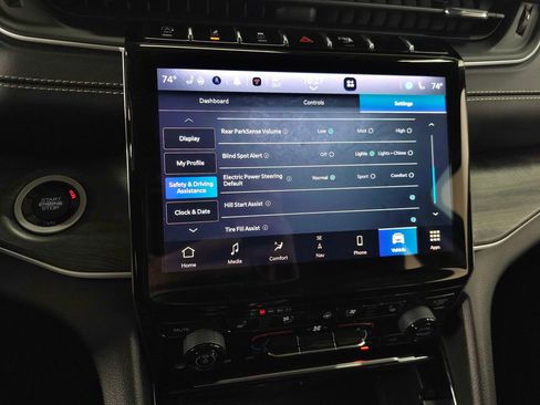 Used 2023 Jeep Grand Cherokee Limited w/ Luxury Tech Group II AWD/4WD image 26